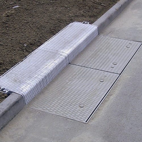 Cover with curbstone fitting