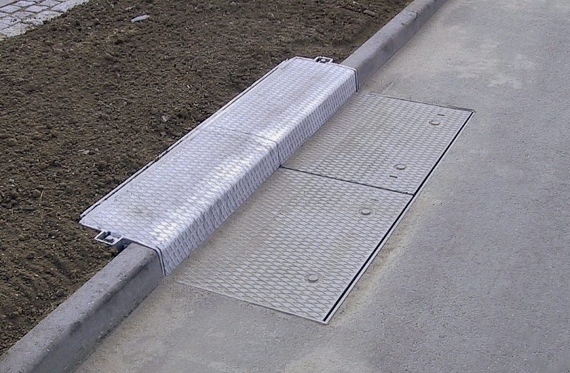 Cover with curbstone fitting
