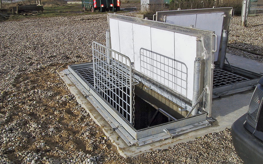 Abdeckung mit Isolierung und Trittschutz