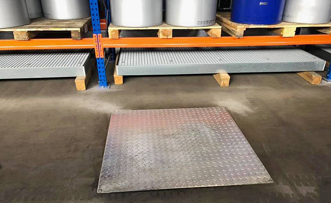 Gabelstaplerbefahrbare Abdeckung in einem Schmierstofflager