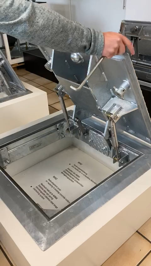 WAD III ES: Neues Schenkelscharnier