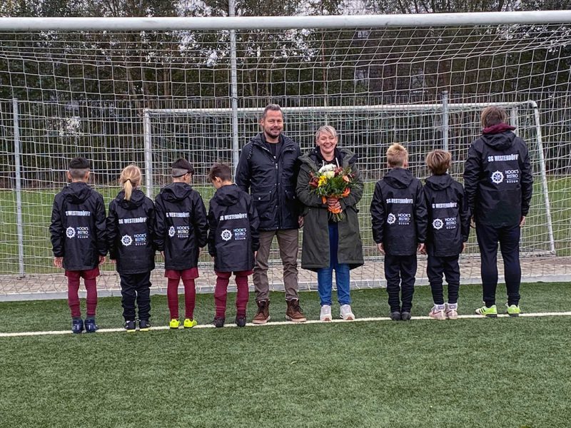 Handover of the training suits for the youth of the SG Westerdöfft