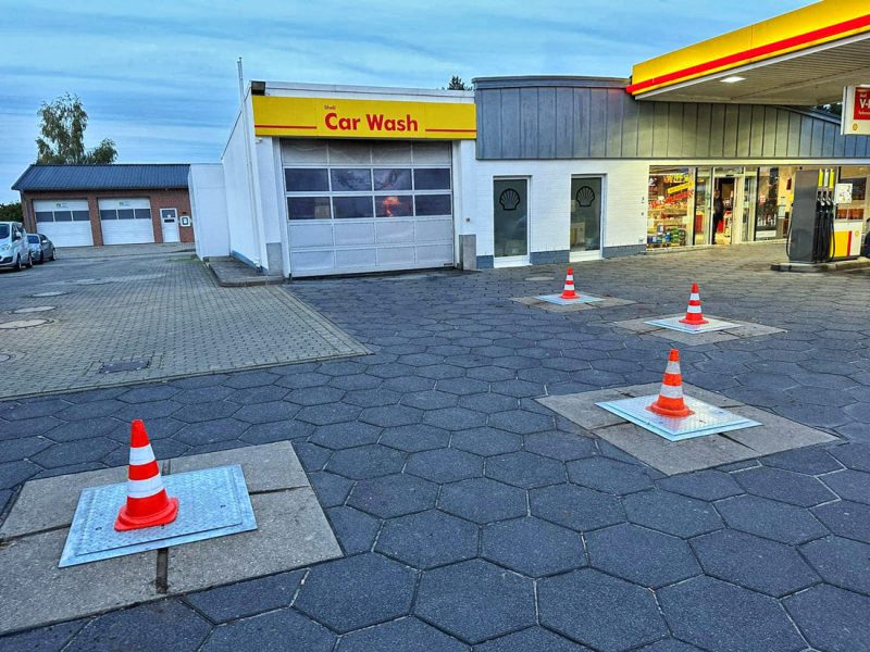 Installation of redevelopment covers at a petrol station in Winsen (Luhe).