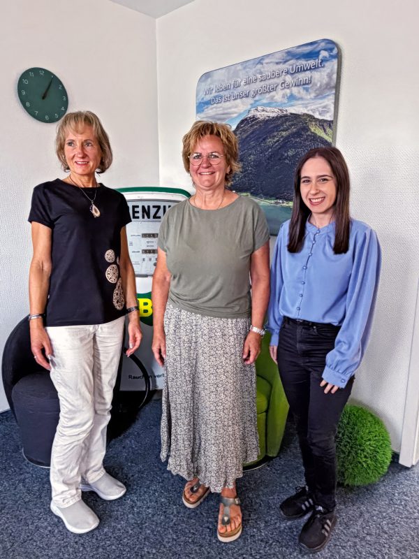 Unser Damen-Trio (v.l.n.r.) mit Sigrid Kruse (Disposition | Vertriebsinnendienst), Susanne Müller (Buchhaltung) und Ikra Vural (Disposition | Vertriebsinnendienst)